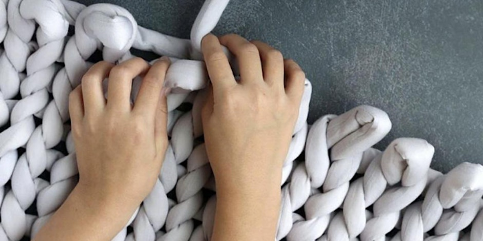 DIY Chunky Knit Blankets!